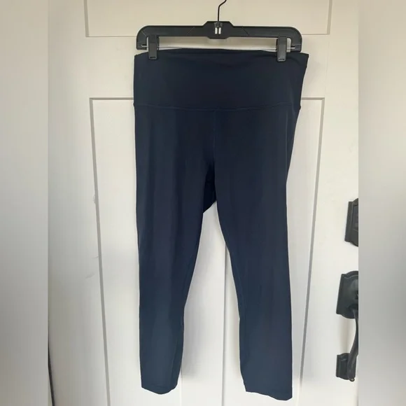Lululemon navy
Wunder Train high rise tight
25 inch - Picture 2 of 4